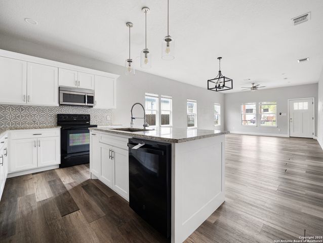 130 Vitra Pl, San Antonio, TX 78210