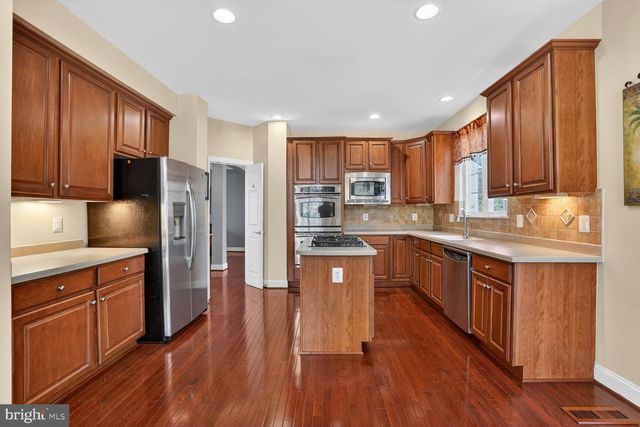 3308 MCCORKLE CT, Triangle, VA 22172
