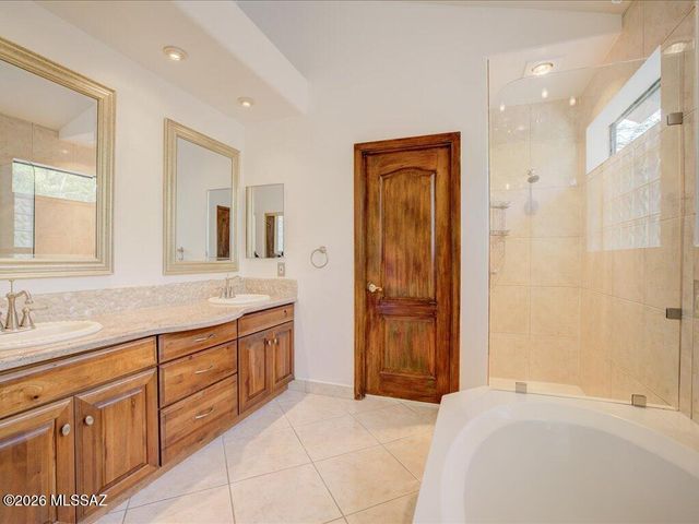 1611 E Sonoran Desert Drive, Tucson, AZ 85737