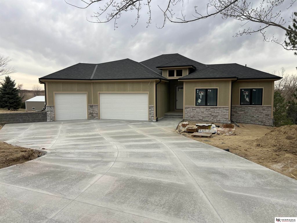 18400 Nicholas Road, Plattsmouth, NE 68048