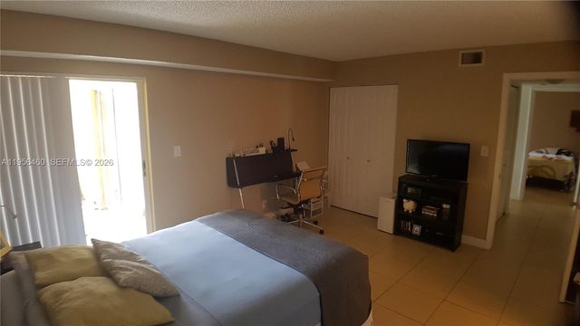 7640 Westwood Dr 403, Tamarac, FL 33321