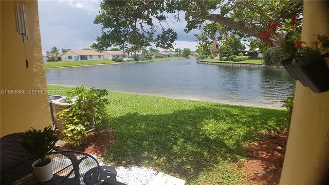 7640 Westwood Dr 403, Tamarac, FL 33321