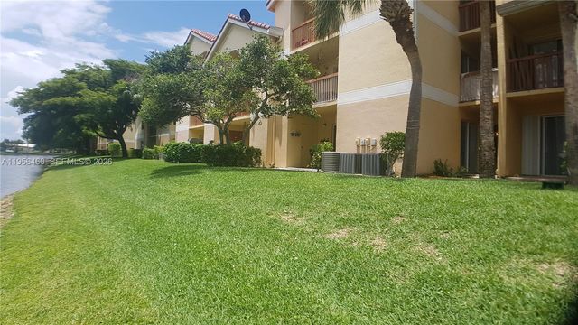 7640 Westwood Dr 403, Tamarac, FL 33321