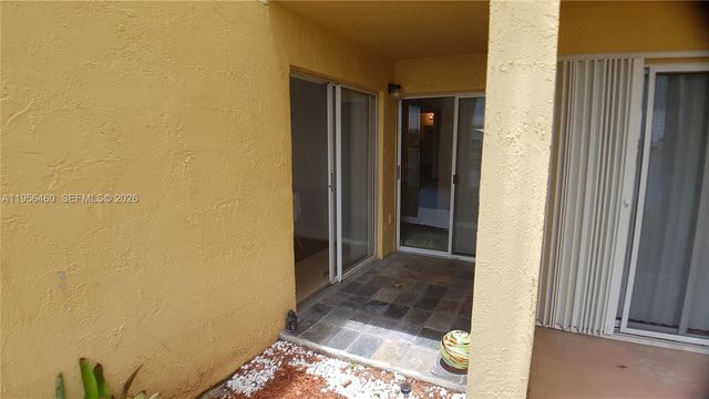 7640 Westwood Dr 403, Tamarac, FL 33321