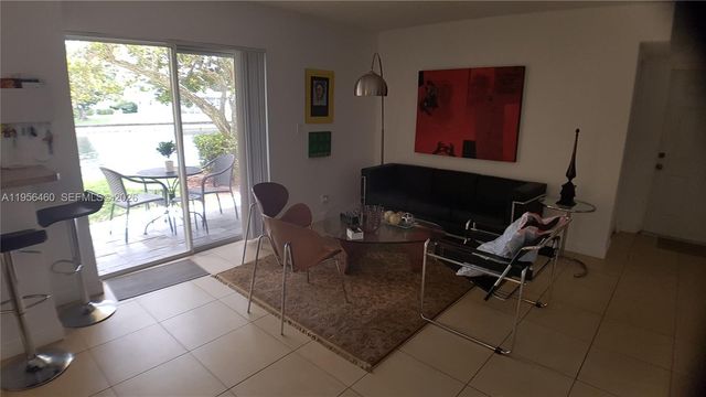 7640 Westwood Dr 403, Tamarac, FL 33321