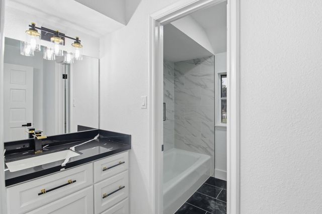 2823 W Pebble Beach Drive, Missouri City, TX 77459