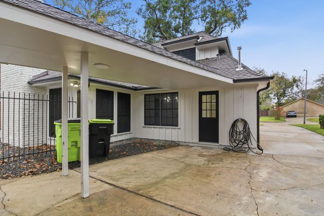 2823 W Pebble Beach Drive, Missouri City, TX 77459