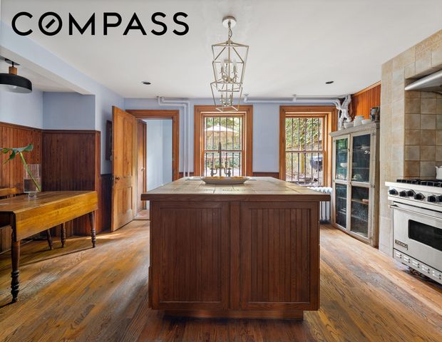 309 Vanderbilt Avenue, New York City, NY 11205