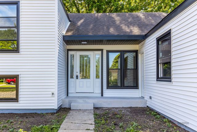 1482 Pebblestone Cove, Wheaton, IL 60189
