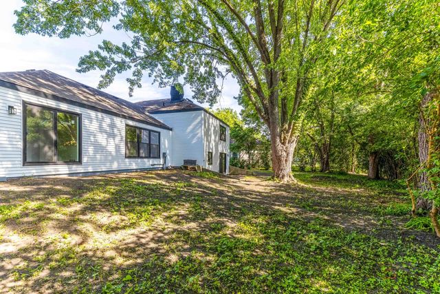 1482 Pebblestone Cove, Wheaton, IL 60189