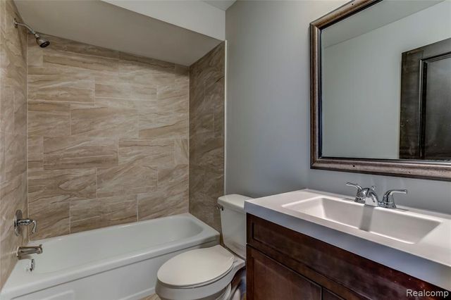 2161 Decker Road 21, Walled Lake, MI 48390