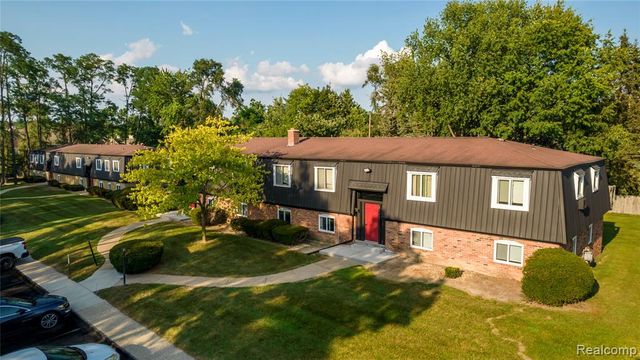 2161 Decker Road 21, Walled Lake, MI 48390