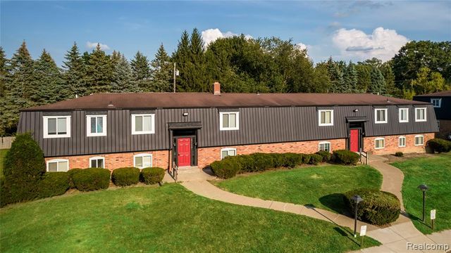2161 Decker Road 21, Walled Lake, MI 48390
