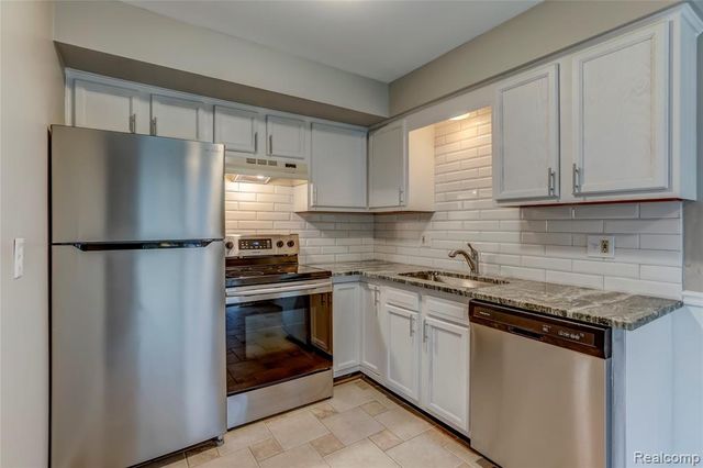 2161 Decker Road 21, Walled Lake, MI 48390