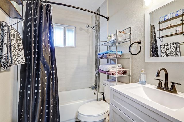 507 Gerald Chavez Lane NE, Los Lunas, NM 87031