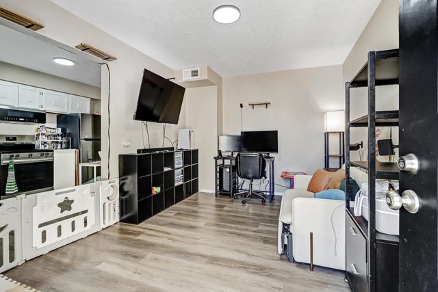 507 Gerald Chavez Lane NE, Los Lunas, NM 87031