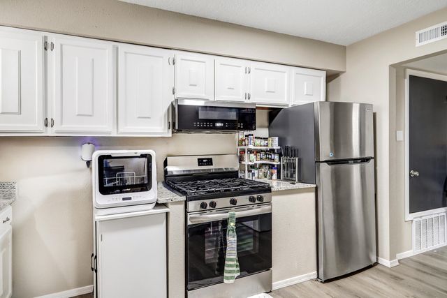 507 Gerald Chavez Lane NE, Los Lunas, NM 87031