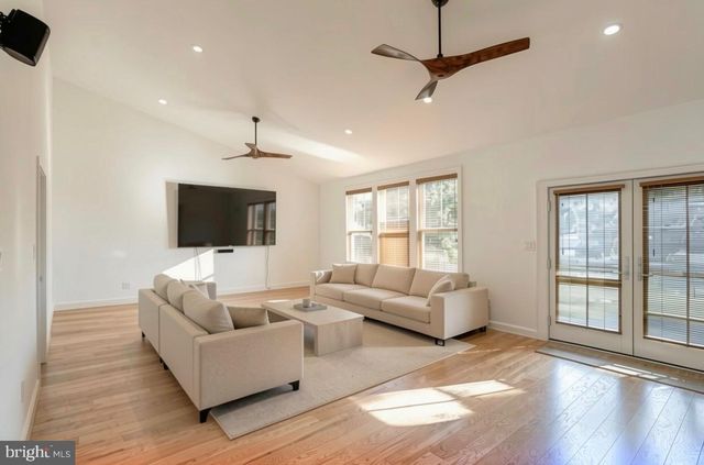 306 HIGH ST, Moorestown, NJ 08057