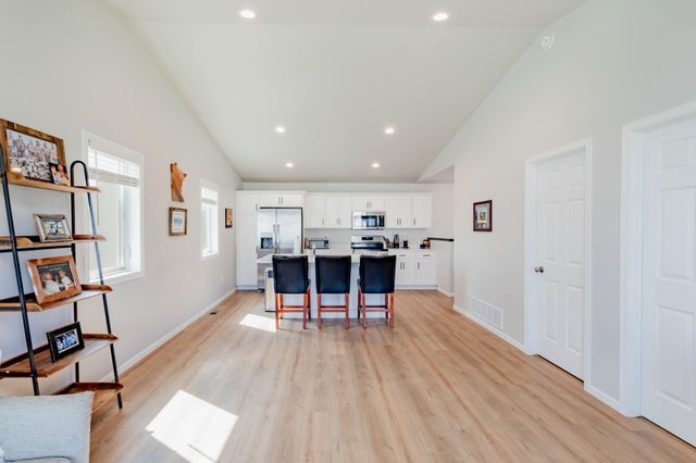 1240 Rachel Drive W, West Fargo, ND 58078