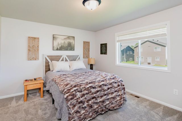1240 Rachel Drive W, West Fargo, ND 58078