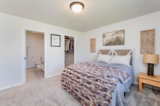 1240 Rachel Drive W, West Fargo, ND 58078
