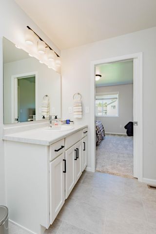 1240 Rachel Drive W, West Fargo, ND 58078