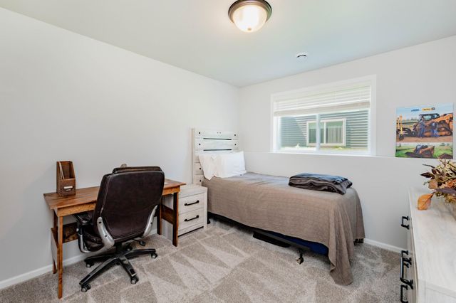1240 Rachel Drive W, West Fargo, ND 58078