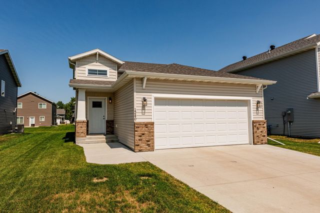 1240 Rachel Drive W, West Fargo, ND 58078