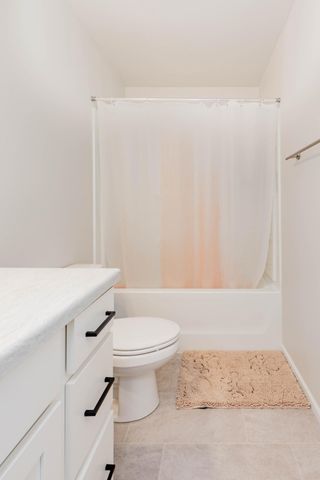 1240 Rachel Drive W, West Fargo, ND 58078