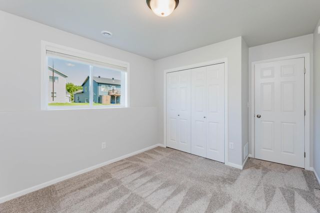 1240 Rachel Drive W, West Fargo, ND 58078