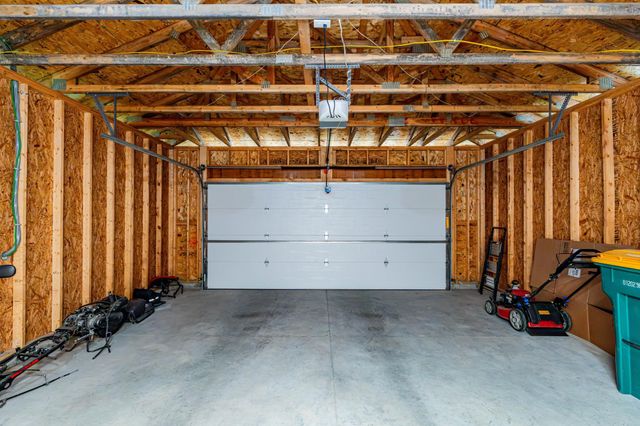 1240 Rachel Drive W, West Fargo, ND 58078