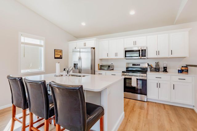 1240 Rachel Drive W, West Fargo, ND 58078