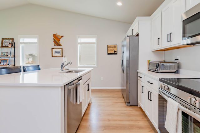 1240 Rachel Drive W, West Fargo, ND 58078