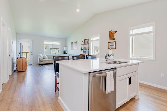 1240 Rachel Drive W, West Fargo, ND 58078
