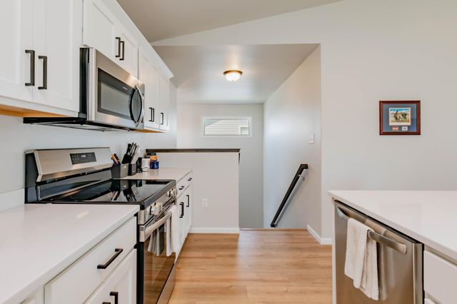 1240 Rachel Drive W, West Fargo, ND 58078