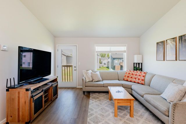 1240 Rachel Drive W, West Fargo, ND 58078