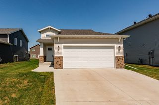 1240 Rachel Drive W, West Fargo, ND 58078