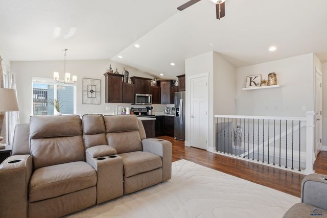 3211 HOMESTEAD ST, Rapid City, SD 57703