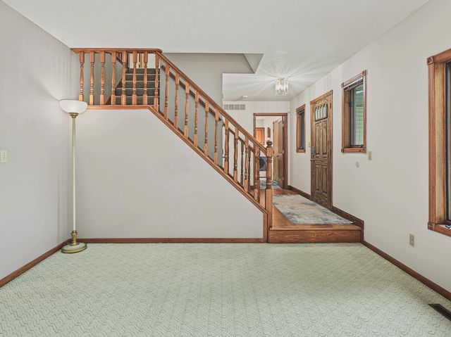 2112 Parkwood Hills Drive NE, Rochester, MN 55906