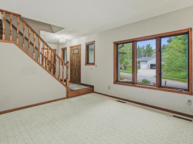2112 Parkwood Hills Drive NE, Rochester, MN 55906