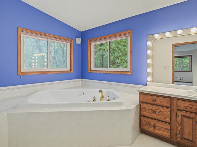 2112 Parkwood Hills Drive NE, Rochester, MN 55906