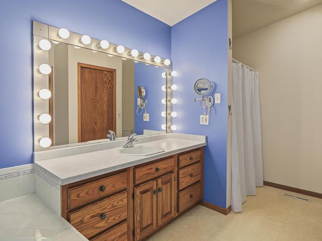 2112 Parkwood Hills Drive NE, Rochester, MN 55906