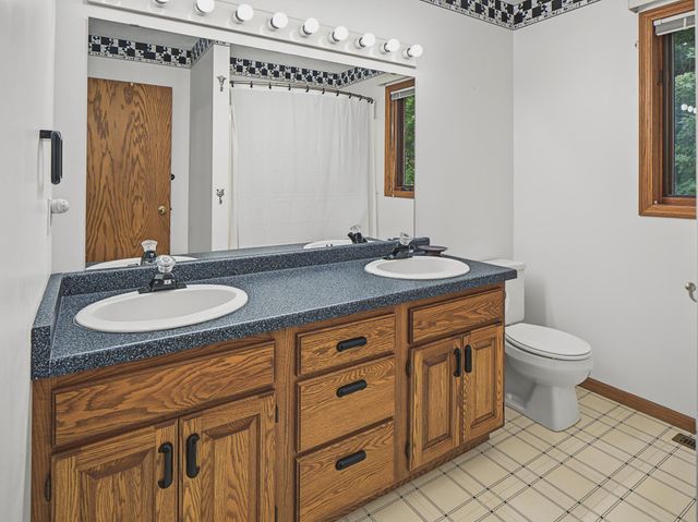 2112 Parkwood Hills Drive NE, Rochester, MN 55906