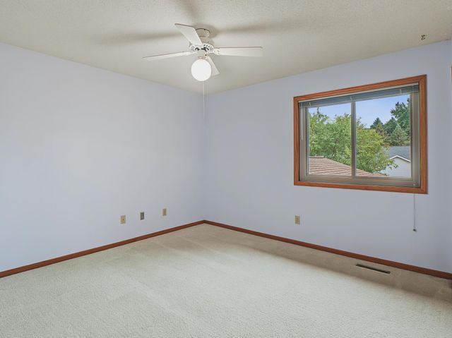 2112 Parkwood Hills Drive NE, Rochester, MN 55906
