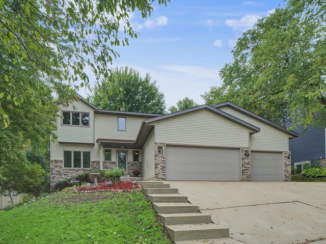 2112 Parkwood Hills Drive NE, Rochester, MN 55906