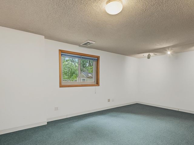 2112 Parkwood Hills Drive NE, Rochester, MN 55906