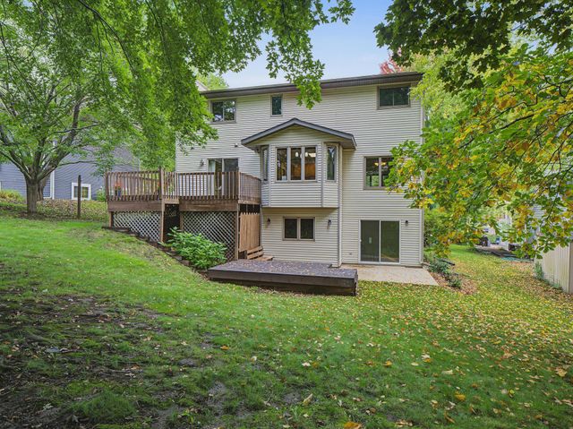 2112 Parkwood Hills Drive NE, Rochester, MN 55906