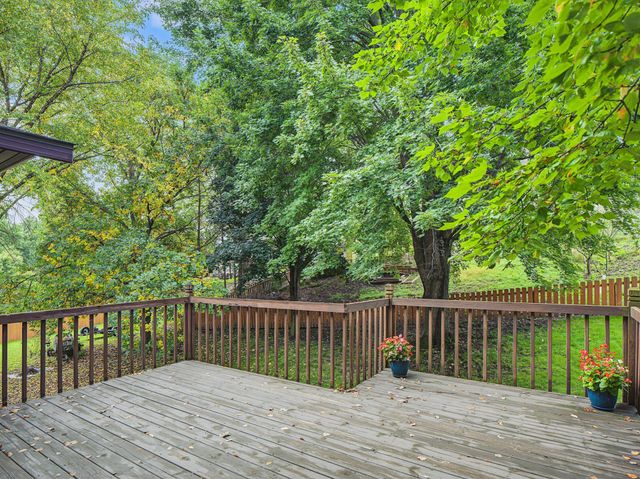 2112 Parkwood Hills Drive NE, Rochester, MN 55906