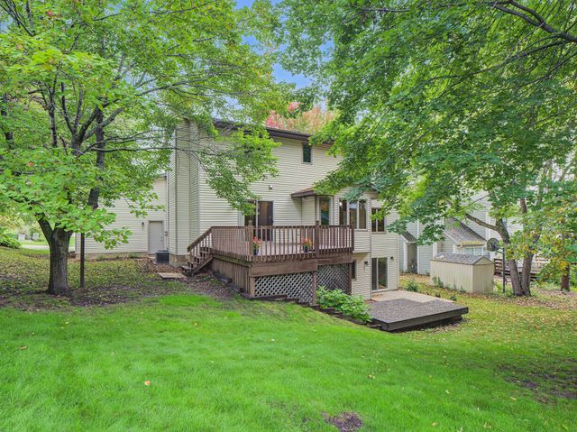 2112 Parkwood Hills Drive NE, Rochester, MN 55906