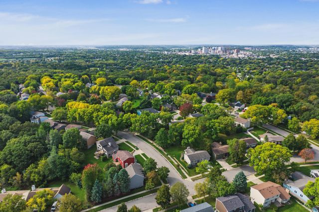 2112 Parkwood Hills Drive NE, Rochester, MN 55906